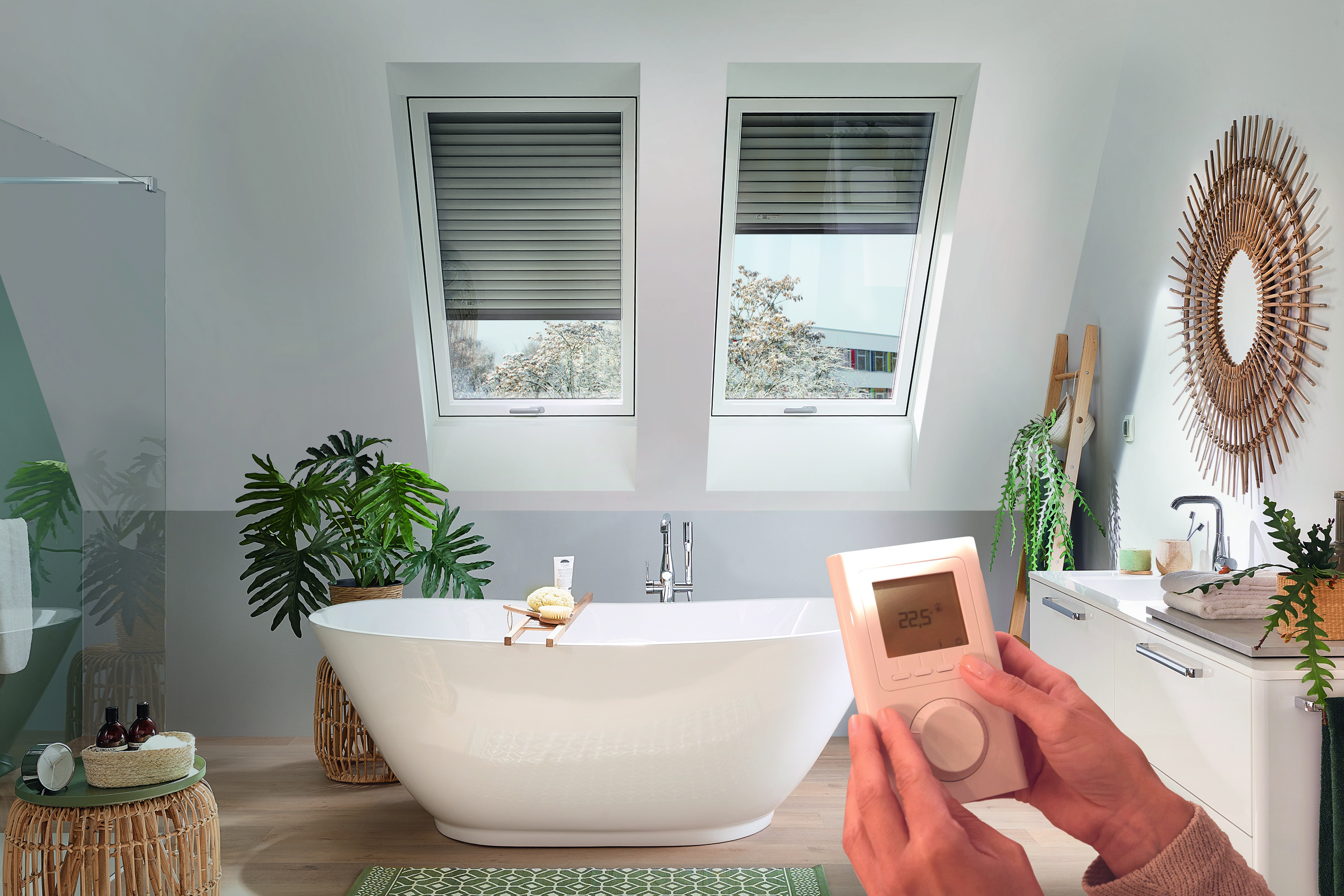 Roto Designo Heat Klapp-Schwingfenster R8 Kunststoff-2036621M Baden, Dekoration für Zuhause, Badewanne, Wanne, Innenarchitektur