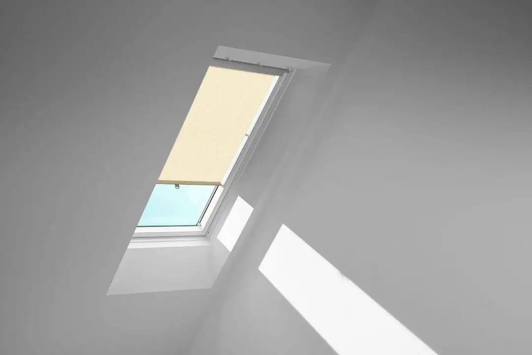VELUX Sichtschutzrollo mit Haltekrallen RHL 100 1086 Hellbeige,Schiene alu PG:S-RHL1001086